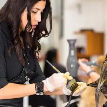 mayra applying master color