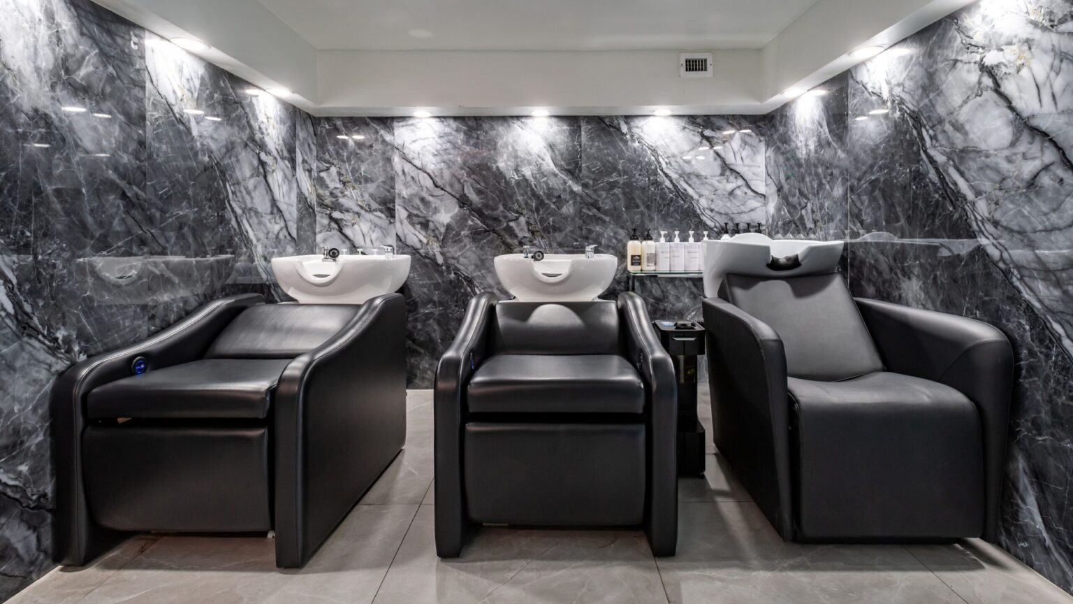 picture of the hair studios shampoo area